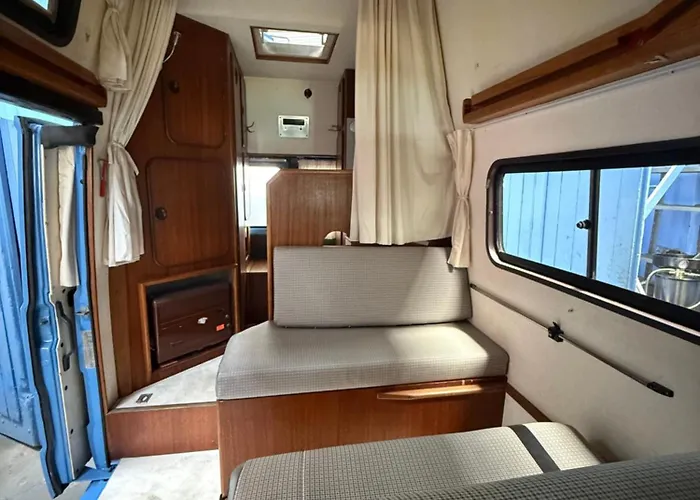 Rent A Blue Classics's Campervan Mb 100 For A Trip In Algarve 럭셔리텐트 포티마오